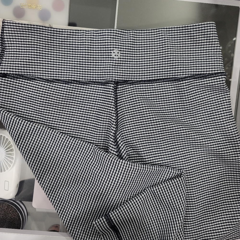 Lululemon cropped leggings - Picture 3 of 4
